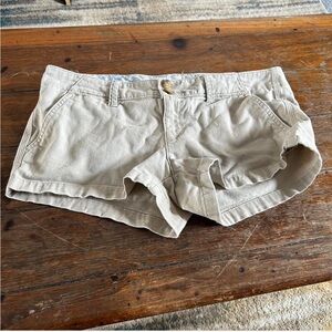 kaki shorts